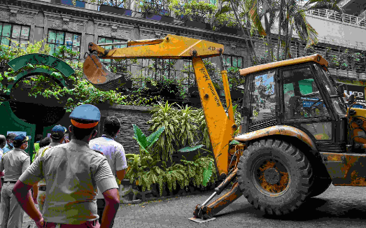 BMC bulldozes 40 structures in Muslim-dominated Mohammed Ali Road